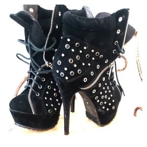 Alba hitop high heels suede and studded size 8